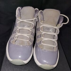 Jordan 11s toddler grey size 9